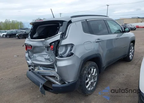 2022 Jeep Compass Latitude Lux 4X4 z USA, uszkodzony, nr VIN 3C4NJDFB5NT112287